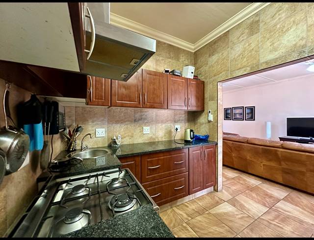 4 BEDROOM HOUSE FOR SALE IN MEER EN SEE